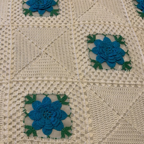 Unique one of a kind Beautiful vintage handmade crochet bed spread blanket - Picture 3 of 7